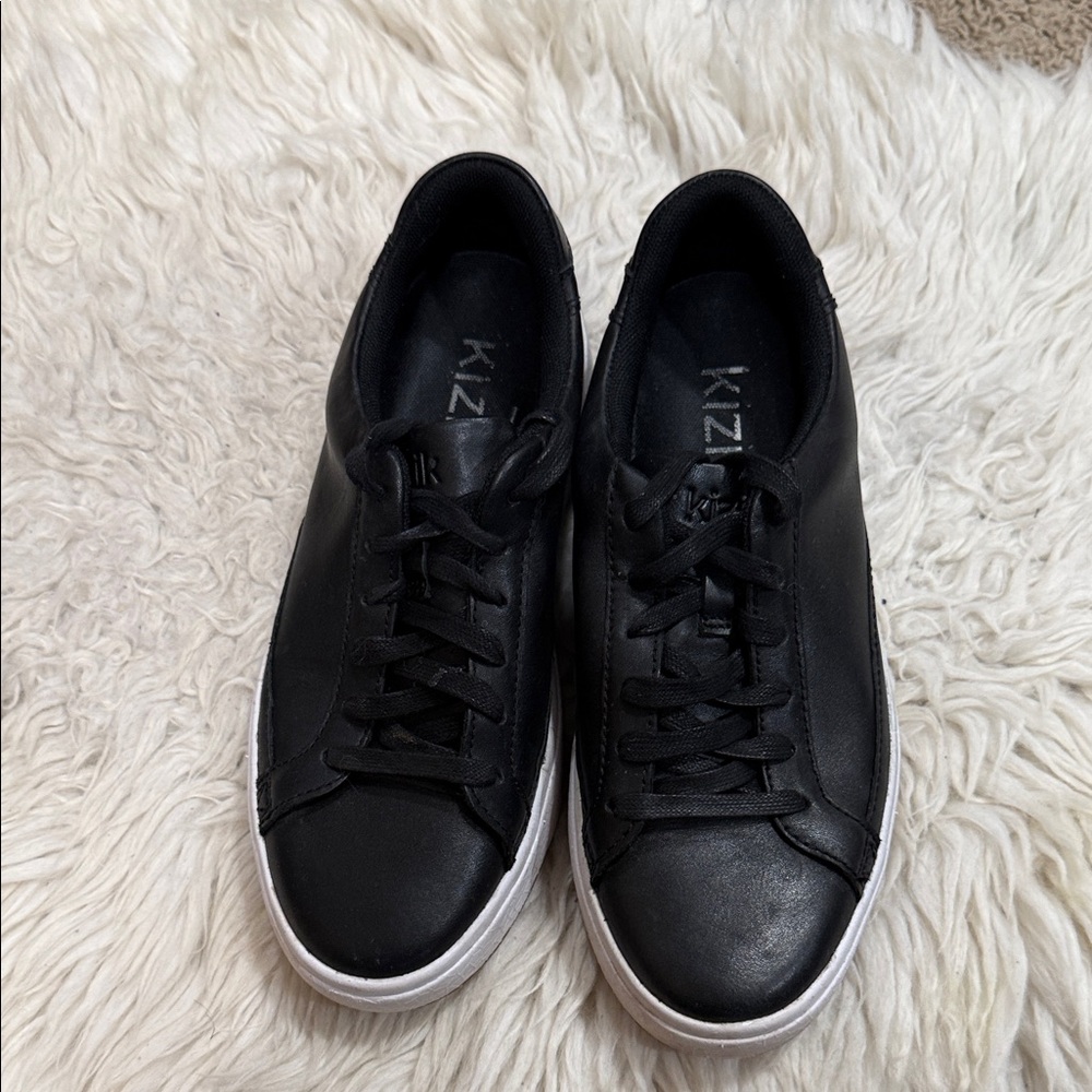 Kizik Vegas Unisex Hands-Free Leather
Sneakers - Black Women’s‎ Size 7.5 Men’s 6